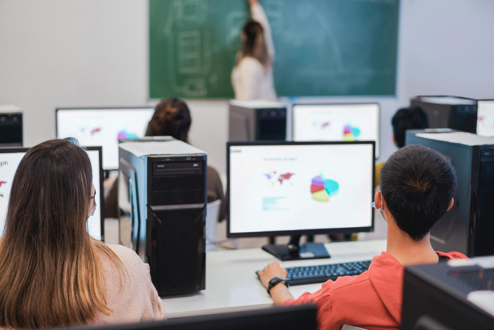 penggunaan artificial intelligence di kelas semakin marak dan memudahkan, namun juga ada bahaya AI