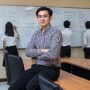 Guru laki-laki beradaptasi dengan sistem wajib belajar 13 tahun